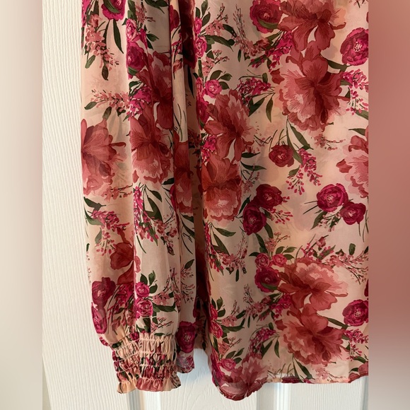 Torrid Size 2 Floral Blouse 🩷 Excellent condition - Picture 2 of 8